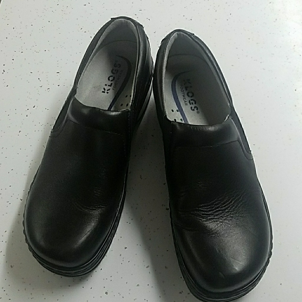 black shoes klogs
